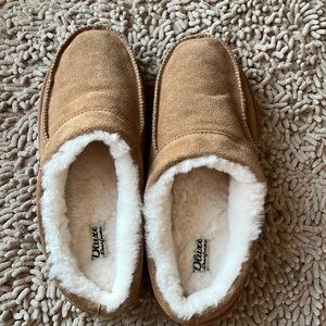 Men's Deluxe by Dearfoams House Shoes